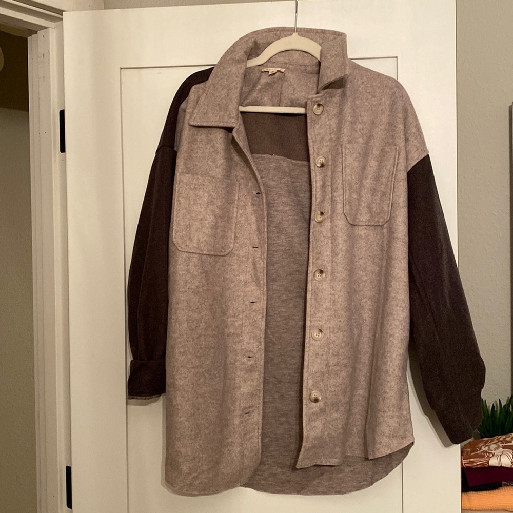 NWOT hem & thread Shacket